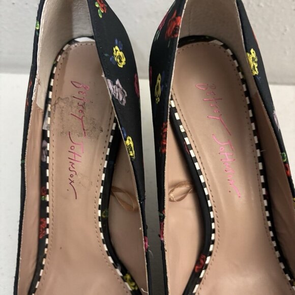 Betsey Johnson Bret Womens Classic Heel Pumps Slim Heel Black Floral Bow 8.5 Sz - Picture 3 of 8